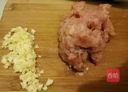 Illustration of how to make Enoki mushroom minced meat 1