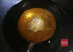 Illustration of how to eat shrimp 6