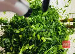 Illustration of how to make fried eggs with fennel 5