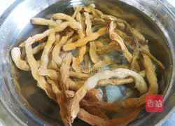 Illustration of how to make steamed bacon with dried beans 2