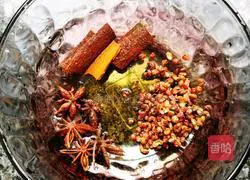 Illustration of how to make vinegar-blooded duck 3