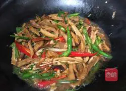 Illustration of how to make fried bacon with dried bamboo shoots 7
