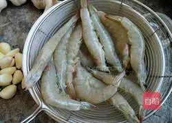 Illustration of how to make spicy hot pot shrimp 3