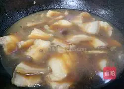 Illustration of how to make cabbage and pork stewed vermicelli 6