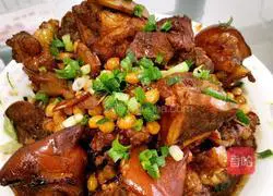 Illustration of how to make braised pig's feet with soybeans 25