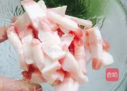 Illustration of how to stir-fry Qianzhang celery 3