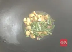 Illustration of how to make potato and beans stew 4