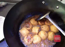 Illustration of making Yong tofu 15