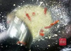 Illustration of how to make shredded mustard pork 6