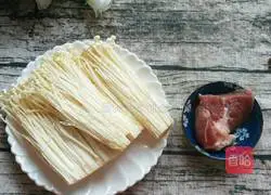 Illustration of how to make fried shredded pork with enoki mushrooms 1