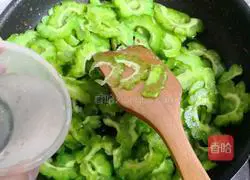 Illustration of how to make fried bitter melon with sliced meat 12