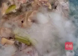 Illustration of how to make braised chicken legs with shredded kelp 3