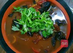Illustration of how to stew beef brisket with tomatoes and fungus 7