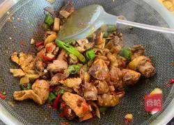 Illustration of how to make delicious potato roasted chicken 5