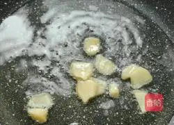 Illustration of how to make fried fungus and cucumber 6