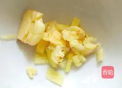 Illustration of how to make fried sausage with green pepper 3