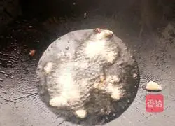 Illustration of how to stir-fry minced pork with first vegetables 6