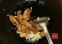 Illustration of how to make fried meat with onions 5