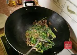 Illustration of how to stir-fry kidney balls with vegetables 3