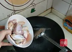 Illustration of how to make potatoes and carrots stewed with chicken and ribs 4