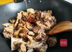 Illustration of how to make goose stewed with potatoes 6