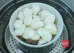 Illustration of how to make steamed pork ribs and taro 8