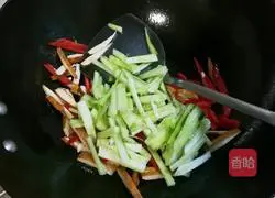 Illustration of how to make green and red dried five-spice 9