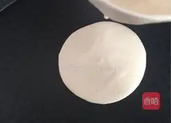 Illustration of how to make shredded potato burritos 9