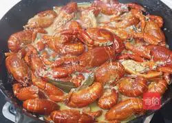 Illustration of how to make garlic crayfish 7