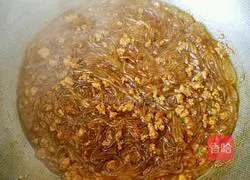 Illustration of how to make meat vermicelli 9