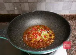 Illustration of braised crucian carp with beef sauce 9