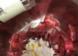 Illustration of how to make fried beef with pepper 3