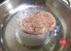 Garlic sprouts, minced meat and stir-fried carrots Practice illustration 3