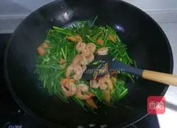 Illustration of how to make fried chive flowers with shrimps 16