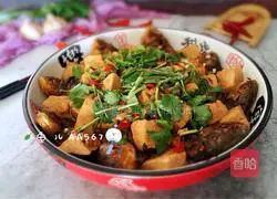 Illustration of how to make braised crucian carp with tofu in sauce 16