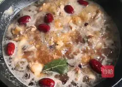 Illustration of braised chicken wing roots 9