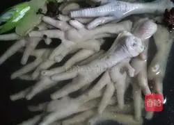 Illustration of how to make sauce-flavored chicken feet 2