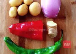 Illustration of how to make onion and potato slices 1