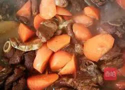 Roasted lamb with carrots, green garlic and garlic Illustration of how to make a row 10