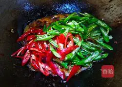 Illustration of the recipe of twice-cooked pork with double pepper 11