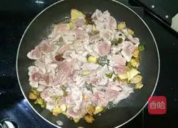 Illustration of how to make fried fungus with meat 2