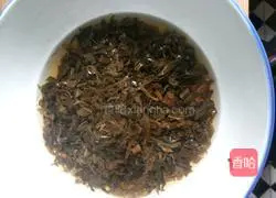 Illustration of how to make pork with pickled vegetables 3