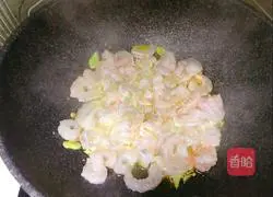 Illustration of how to make fried shrimps with green onions 9