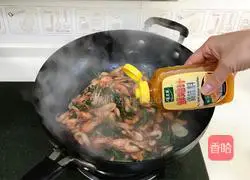 Illustration of how to make stir-fried river shrimp with leeks 9