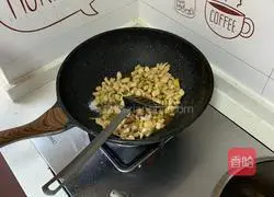 Illustration of how to cook chicken breast and diced chicken with carrots and peppers 13