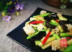 Illustration of how to make fried asparagus with squid flowers 5