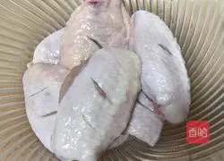 Illustration of how to make pan-fried Orleans chicken wings 1