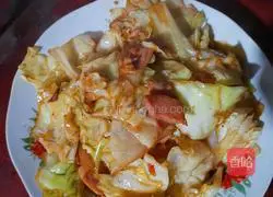 Illustration of how to make hand-shredded cabbage and fried bacon 11