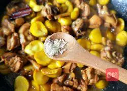 Illustration of how to make chestnut roasted chicken nuggets 15