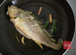 Illustration of braised large yellow croaker 3